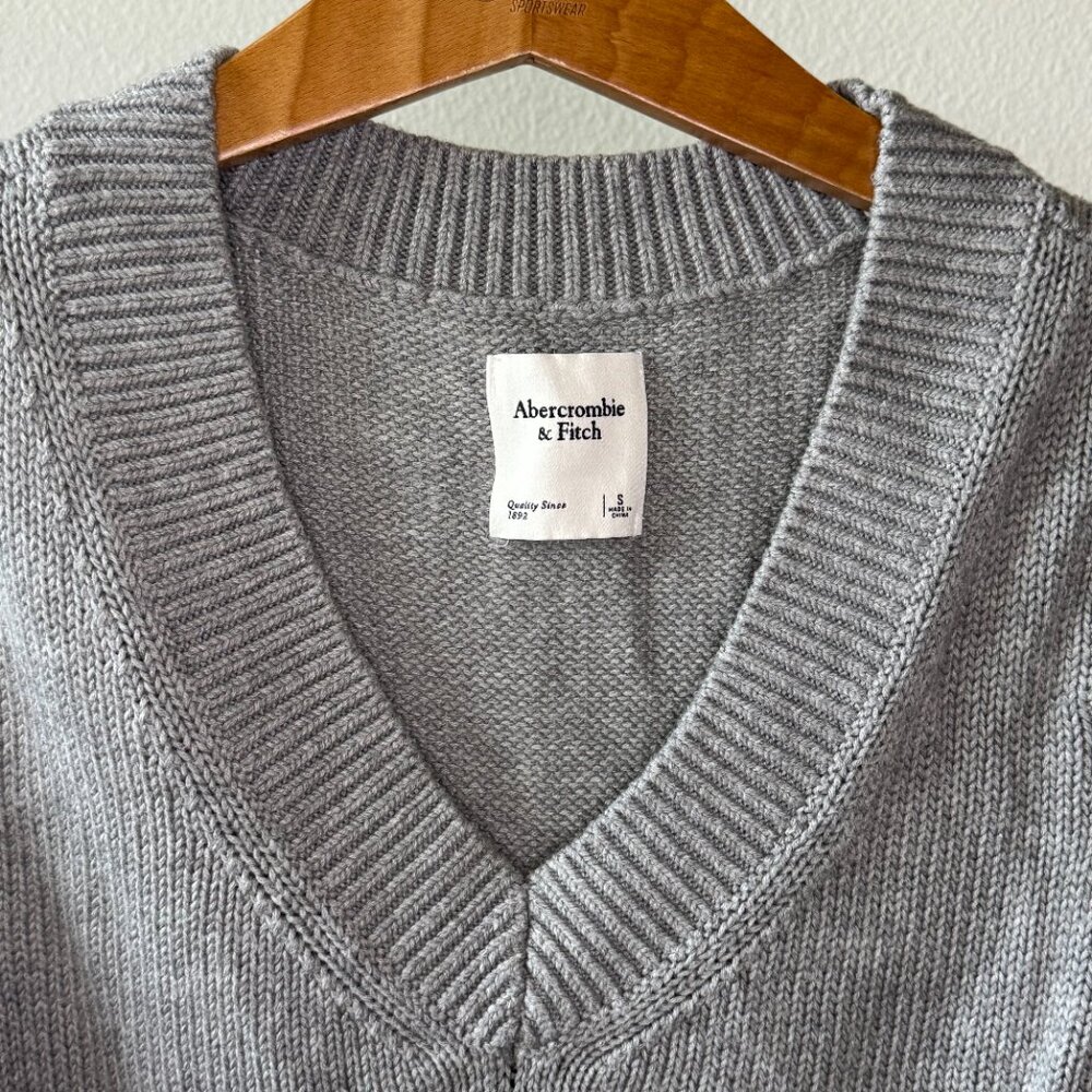 Womens Abercrombie Gray Sweater Vest • Small • Preppy Layering • Varsity • Y2K - Picture 6 of 16